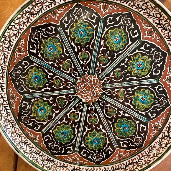 Two 13” Vintage Hand Painted Turkish Plates - Picture 4 of 15